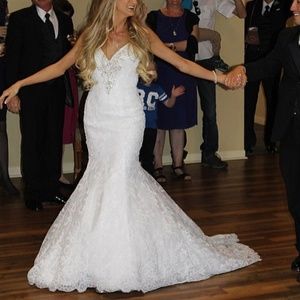 Allure Bridals Wedding Dress Size 4  Elegant Lace White